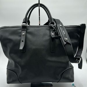 Tumi Leather Briefcase or Tote in Black Leather Lots Pockets Great Condition